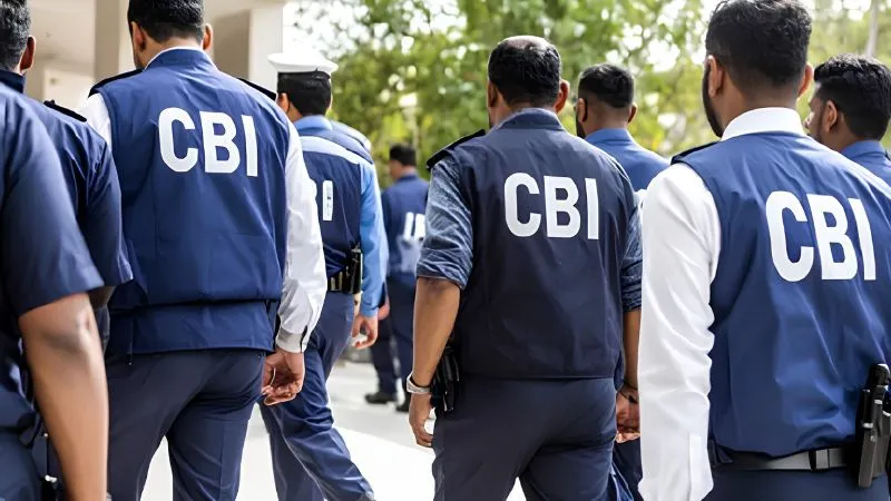 दिल्ली में 'स्पेशल 26' जैसा खेल... CBI टीम बनकर छापा मारने पहुंचे 10 लोग, डेढ़ घंटे चला ड्रामा; फिर खुला राज