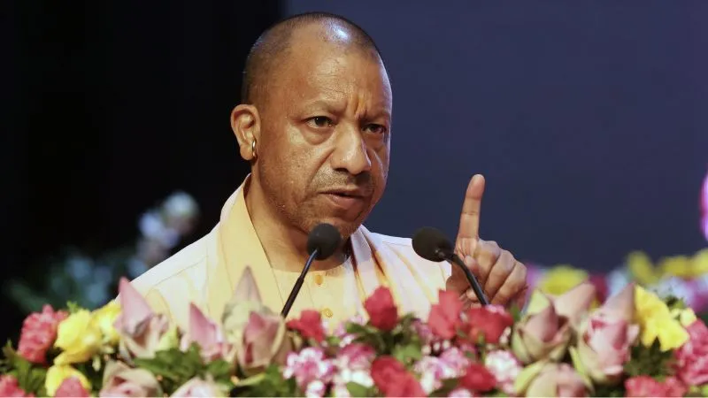 UP में देर रात चली तबादला एक्सप्रेस... योगी सरकार ने 17 IAS अफसरों को सौंपी नई जिम्मेदारी, अंजनेय सिंह को नहीं मिला एक्सटेंशन