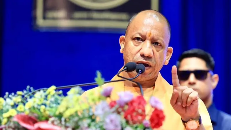 योगी सरकार की पहल, यूपी के छात्रों को IAS-IPS देंगे करियर टिप्स, हर महीने स्कूल जाकर करेंगे संवाद