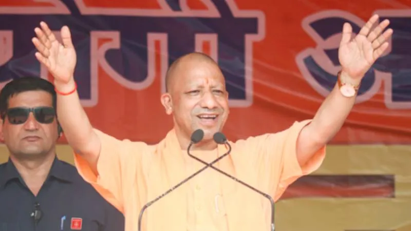 योगी सरकार की ओडीओपी योजना से बदली राजन की तकदीर, टेराकोटा ने दिलाई नई पहचान