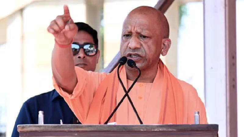 UP में 5 करोड़ घरों पर फहराया जाएगा तिरंगा, CM योगी ने तय किया लक्ष्य