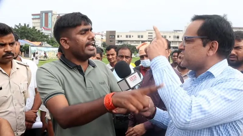 झारखंड में JPSC पेपर लीक प्रोटेस्ट के दौरान छात्रों को दी जा रही थी धमकी, पुलिस-प्रशासन से भिड़ गया पत्रकार!