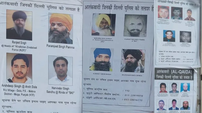 15 अगस्त से पहले 'देश के दुश्मनों' की लिस्ट जारी, दिल्ली पुलिस ने लगाए पोस्टर, पाकिस्तानी से लेकर खालिस्तानियों के नाम शामिल