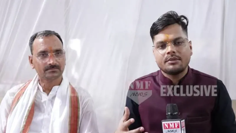 सामने आए पंडित जी ने बता दिया,Yogi और Akhilesh राज में क्या बदला, सुनकर सपाईयों को मिर्ची लग जाएगी!