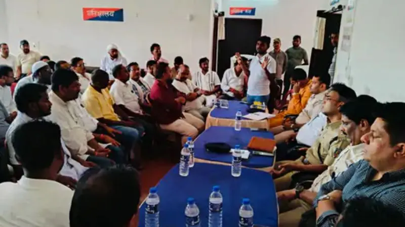 तोड़फोड़, पुलिस की गाड़ी हमला… जामताड़ा में धार्मिक टिप्पणी के बाद बवाल, आमने-सामने आए हिंदू-मुस्लिम
