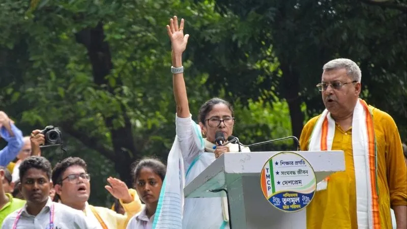 कोलकाता हाई कोर्ट के आदेशों का उल्लंघन! ममता बनर्जी पर दर्ज हो गई FIR, जानें पूरा मामला