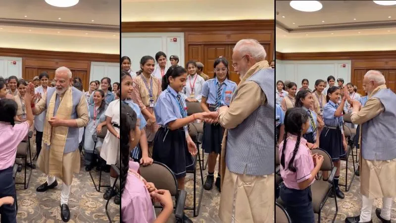 PM मोदी ने स्कूली बच्चों संग मनाया रक्षाबंधन, बच्ची के सवाल पर बोले-आप लोगों से मिलने का सपना था