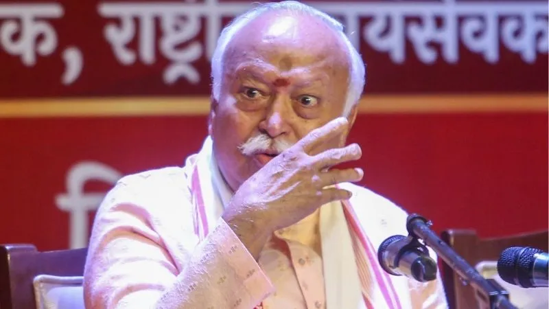 मोहन भागवत के कार्यक्रम में खालिस्तानी समर्थकों का बवाल, तिरंगे को फाड़कर रौंदा, भारतीयों ने तुरंत दिया जवाब, Video