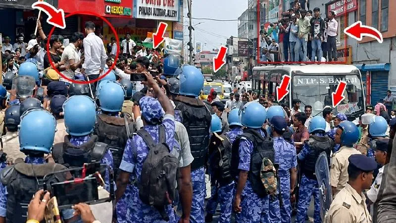 CM आवास को घेरने चले छात्रों ने Patna में मचाया उपद्रव! घसीट ले गई पुलिस!