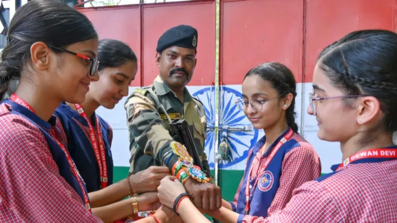 रक्षाबंधन पर भाई को राखी बांधते समय तीन गांठ लगाना क्यों है खास? जानें हर गांठ का महत्व