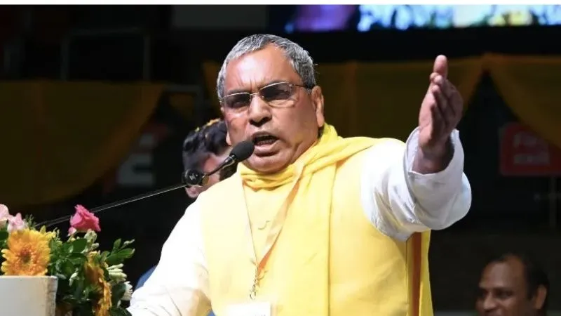 'मुफ्त सफर कैसा लग रहा...', रक्षाबंधन पर बस में सवार हुए योगी सरकार के मंत्री ओपी राजभर, महिलाओं से लिया फीडबैक