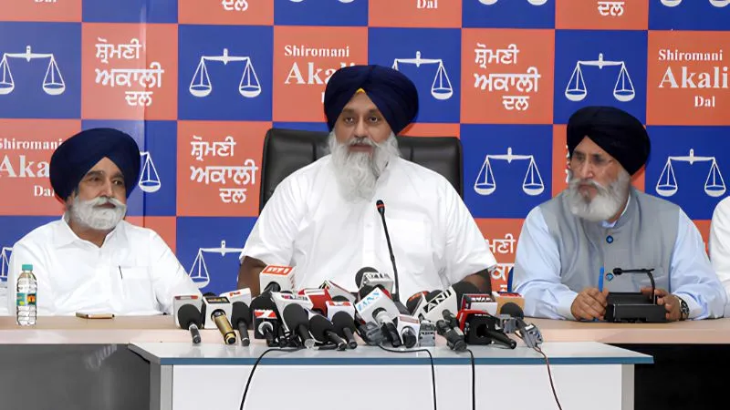 पंजाब के पूर्व डिप्टी CM सुखबीर सिंह बादल पर गुरुद्वारे में हमला, निहंग ने कृपाण से किया वार; बाल-बाल बची जान