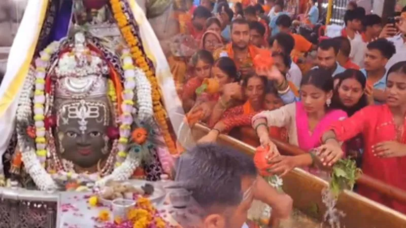 सावन का पहला सोमवार आज, शिव मंदिरों में उमड़ा श्रद्धालुओं का जनसैलाब