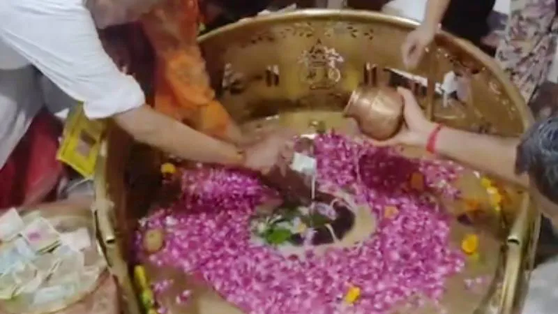 सावन के दूसरे सोमवार पर हरिद्वार से देवघर तक भोले की भक्ति में डूबे श्रद्धालु, मंदिरों में उमड़ी भारी भीड़