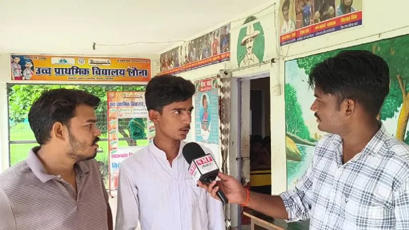 कॉन्वेंट फेल! यूपी के सरकारी स्कूल में डिजिटल बोर्ड और साइंस लैब देख दंग रह जाएंगे | Ground Reality