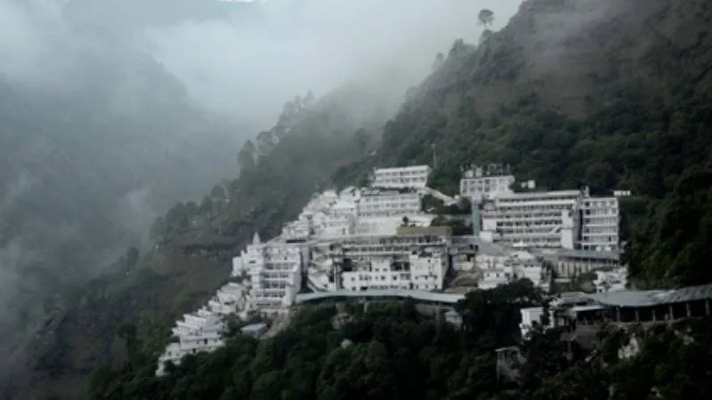 वैष्णो देवी मंदिर में 550 करोड़ रुपए की हेराफेरी? कोर्ट की निगरानी में पंहुचा 20 टन चंडी का मामला