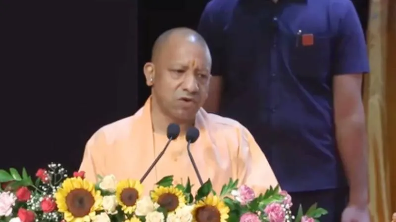 राष्ट्रीय हथकरघा दिवस पर CM योगी का अखिलेश पर तंज, बोले- कुछ लोग जीवनभर ‘बबुआ’ ही बने रहते हैं
