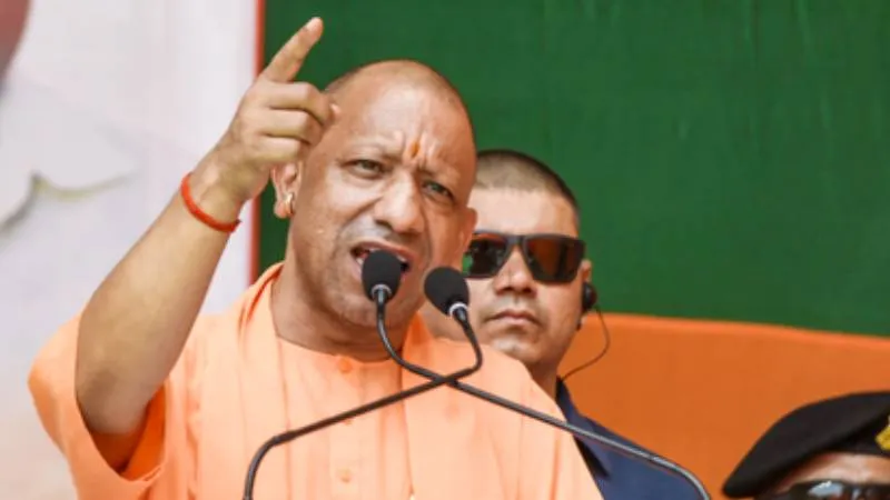 CM योगी ने काकोरी ट्रेन एक्शन की पुस्तकों का किया विमोचन, शहीदों के परिवारों को किया सम्मानित