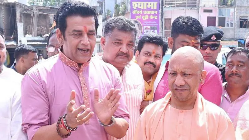 'रवि किशन और कालीबाड़ी बाबा की फिल्म को कितने लोगों ने देखा?' कार्यक्रम के दौरान CM योगी ने ली गोरखपुर सांसद की चुटकी