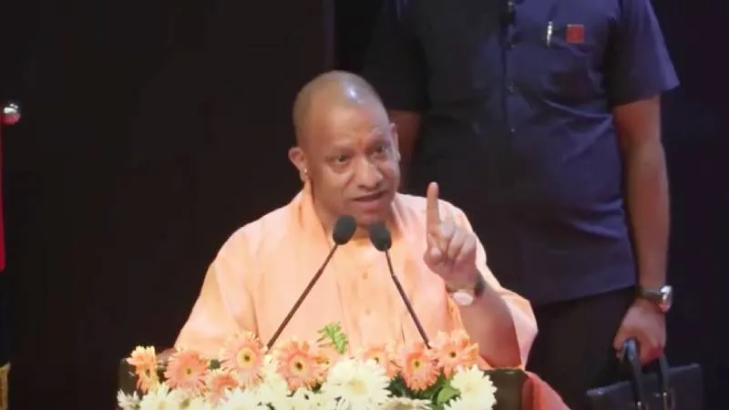 सुशासन के लिए जरूरी है सुरक्षित माहौल, अपराधियों के खिलाफ जीरो टॉलरेंस: CM योगी