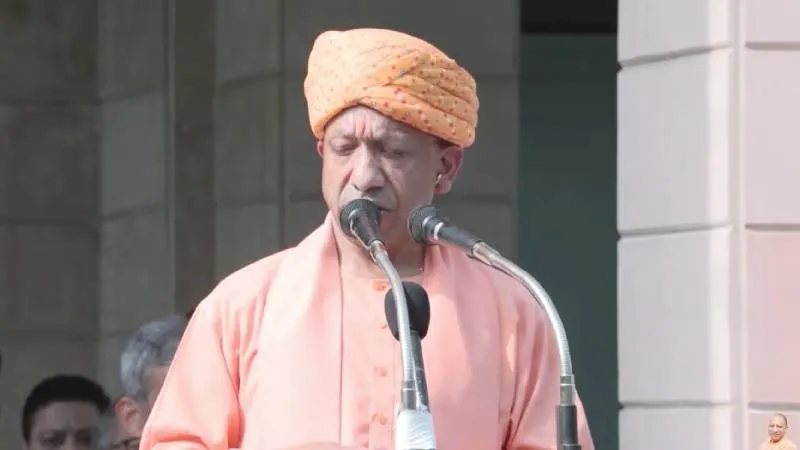 80वें स्वतंत्रता दिवस पर CM योगी ने किया ध्वजारोहण, बोले- उपद्रव नहीं, अब उत्सव प्रदेश