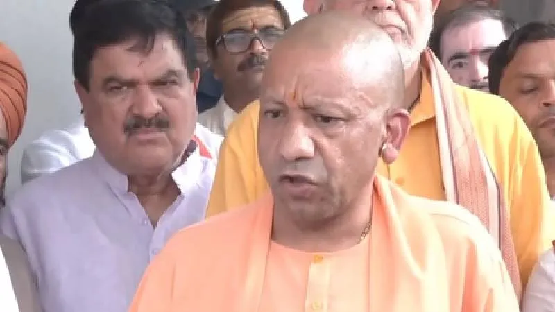 राम मंदिर चढ़ावा चोरी मामले पर विपक्ष पर बरसे CM योगी, बोले-SP-कांग्रेस फैला रही हैं भ्रम