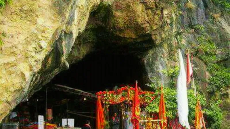 सावन स्पेशल: जम्मू-कश्मीर की वो पवित्र गुफा, जहां आज भी परिवार संग विराजे हैं महादेव