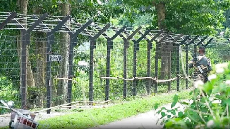 बांग्लादेश भागने की फिराक में था पाकिस्तानी जासूस वहाब आलम,  STF के हत्थे चढ़ा, पूछताछ में खोले कई राज