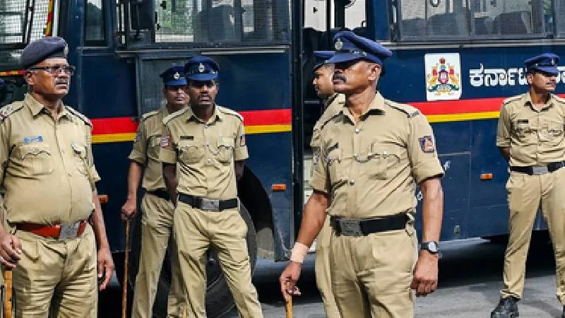 बेंगलुरु पुलिस का बड़ा एक्शन, 58 जगहों पर की छापेमारी, 105 बांग्लादेशी नागरिकों की हुई पहचान