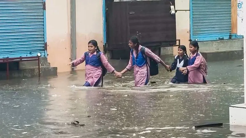 सड़कें डूबीं, भीषण जाम… Delhi-NCR में भारी बारिश से त्राहिमाम, गुरुग्राम में 'वर्क फ्रॉम होम' की एडवाइजरी जारी