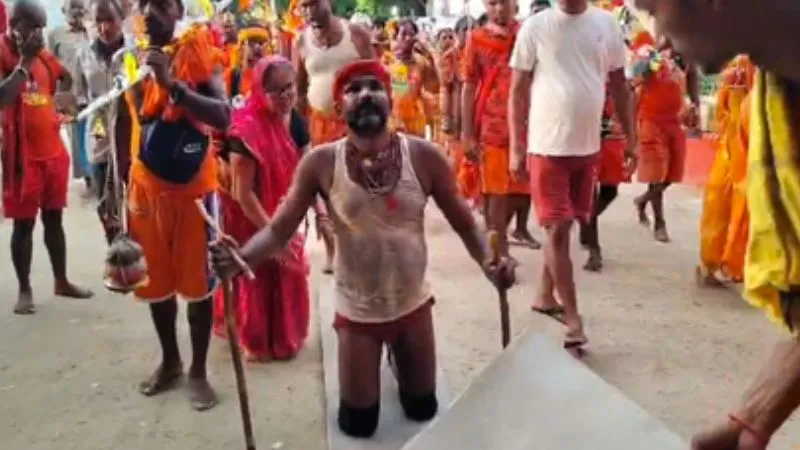 'मैं रिजाइन करता हूं, ईश्वर करेगा न्याय'... कांवड़ियों के सामने कोतवाल का बड़ा ऐलान, DJ को लेकर मचा था बवाल