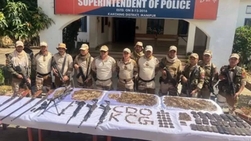 मणिपुर में सुरक्षाबलों का बड़ा एक्शन, 13 उग्रवादी गिरफ्तार, भारी मात्रा में हथियार और गोला-बारूद बरामद