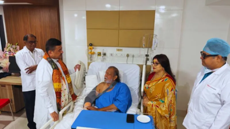 मिथुन चक्रवर्ती का हुआ ऑपरेशन, हाल-चाल जानने पहुंचे CM सुवेंदु अधिकारी, एक्टर के स्वस्थ होने की कामना की