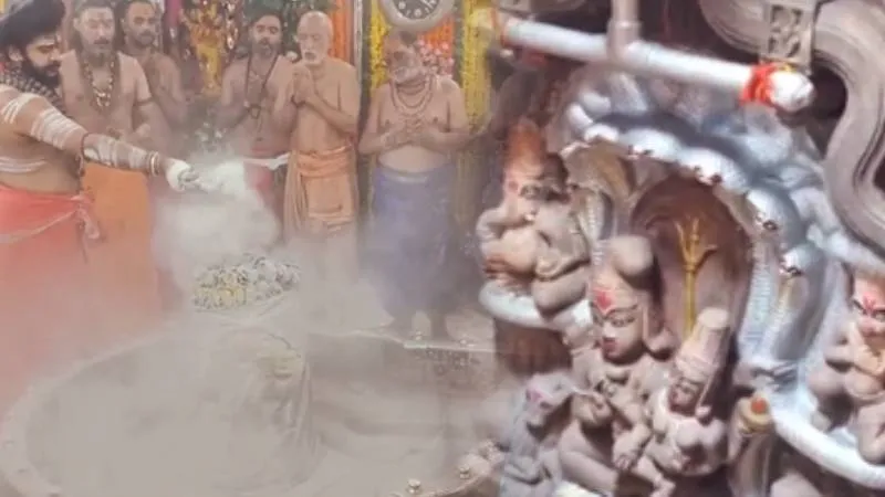 नाग पंचमी पर खुला नागचंद्रेश्वर मंदिर, साल में सिर्फ 24 घंटे होते हैं दुर्लभ दर्शन, श्रद्धालुओं का उमड़ा जनसैलाब