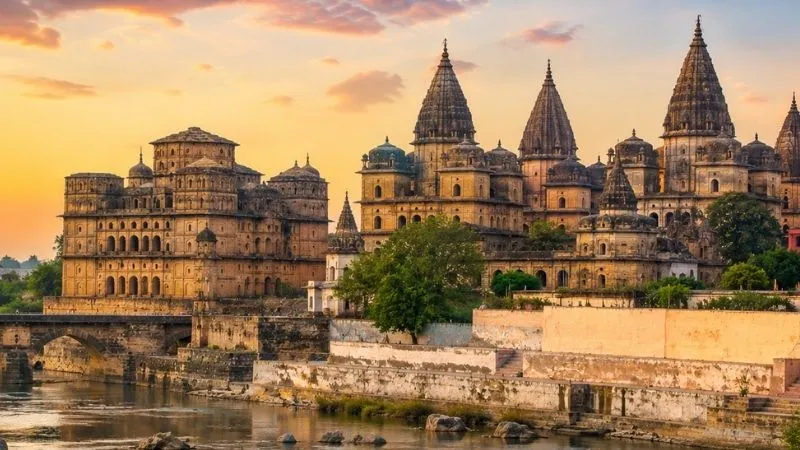 हर ट्रैवलर की बकेट लिस्ट में होना चाहिए यह शहर, जानिए क्या ख़ास है मध्य प्रदेश के ओरछा में
