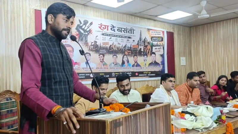UP की साहित्य नगरी में माफिया के खिलाफ कविता का अभियान शुरू, 14 अगस्त तक हर जिले के युवा होंगे शामिल