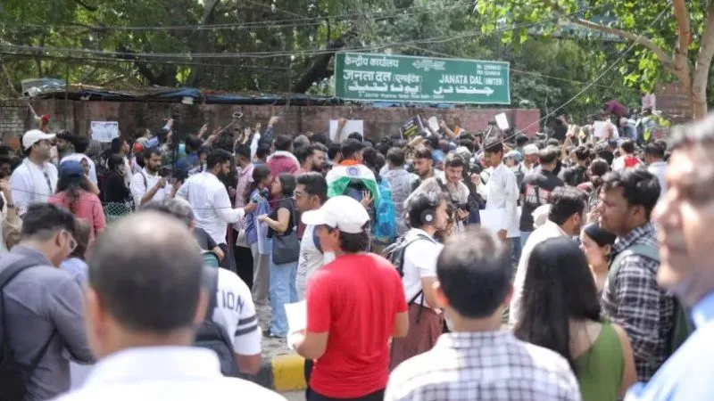 'CJP प्रोटेस्ट से इस मनहूस देश में मुसलमान थोड़ी सांस ले पाए', JNU की पूर्व प्रोफेसर के बयान पर सोशल मीडिया पर मचा बवाल; लोगों ने कहा- पाकिस्तान भेजो