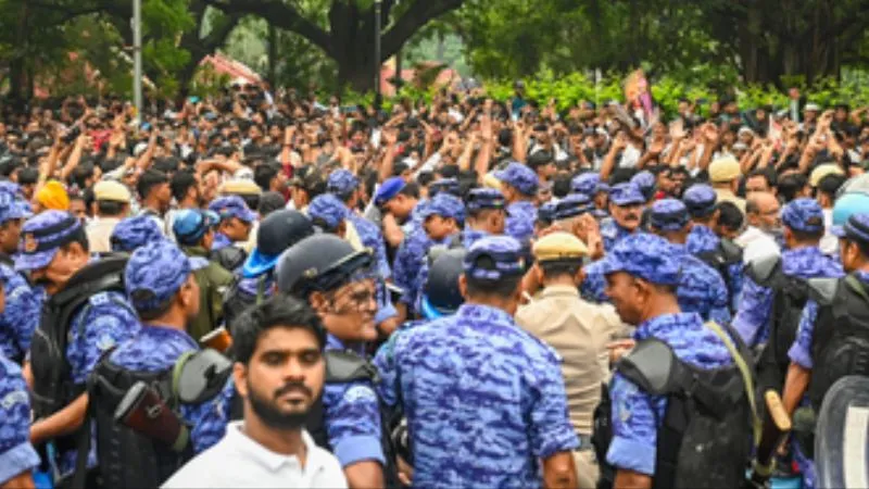 जंतर-मंतर पर इस्तीफा लहराने वाले सिपाही शेर सिंह की गई नौकरी, पुलिस ने किया बर्खास्त