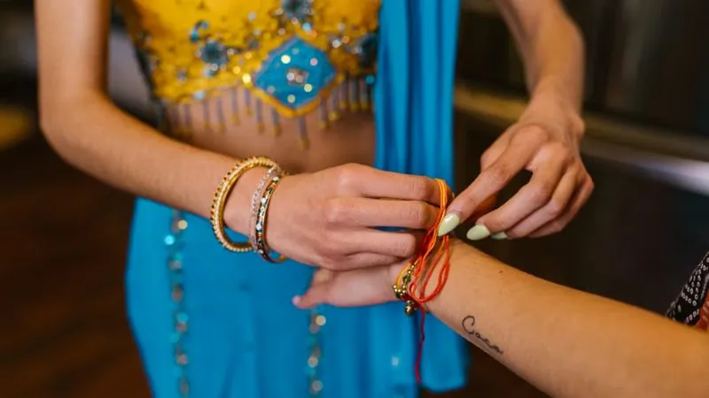 Raksha Bandhan 2026: धागे से डिजिटल तक पहुंची राखी, टैप करते ही दिखेंगी भाई-बहन की खास यादें