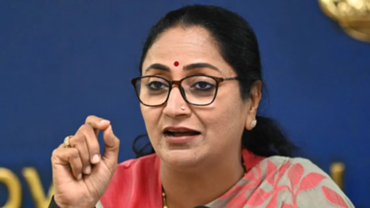 रक्षाबंधन से पहले दिल्ली की महिलाओं की बल्ले-बल्ले, आज खाते में आएंगे ₹2500, लक्ष्मी योजना में ऐसे करें अप्लाई