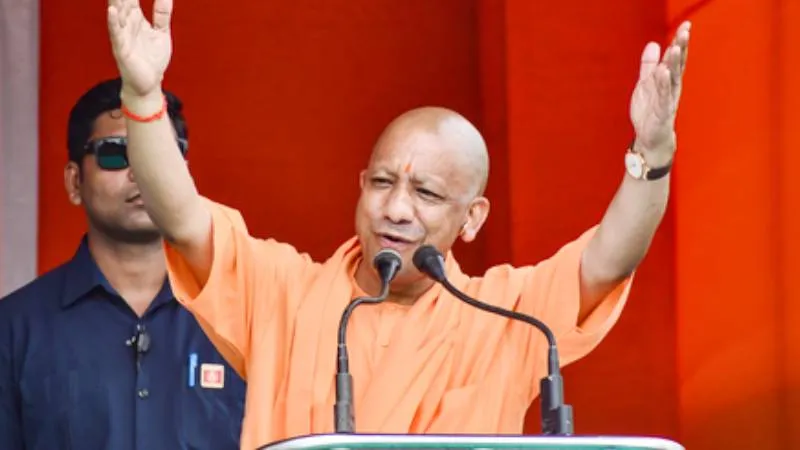 CM योगी का विपक्ष पर बड़ा हमला, बोले-पहले कब्रिस्तान की बाउंड्री पर खर्च होता था पैसा