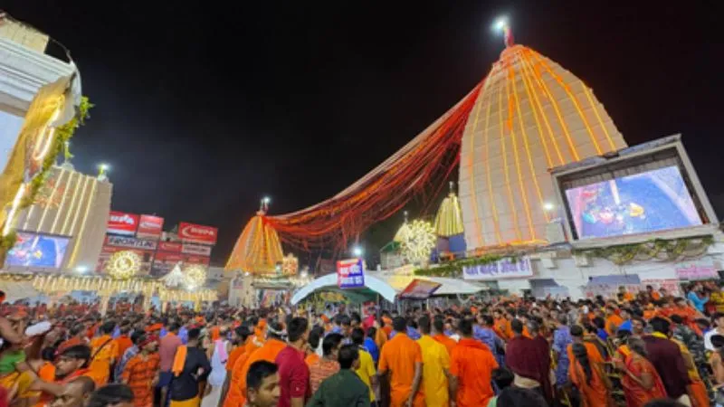 'बोल बम’ से गूंजा देवघर, सावन के दूसरे सोमवार पर उमड़ा आस्था का जनसैलाब