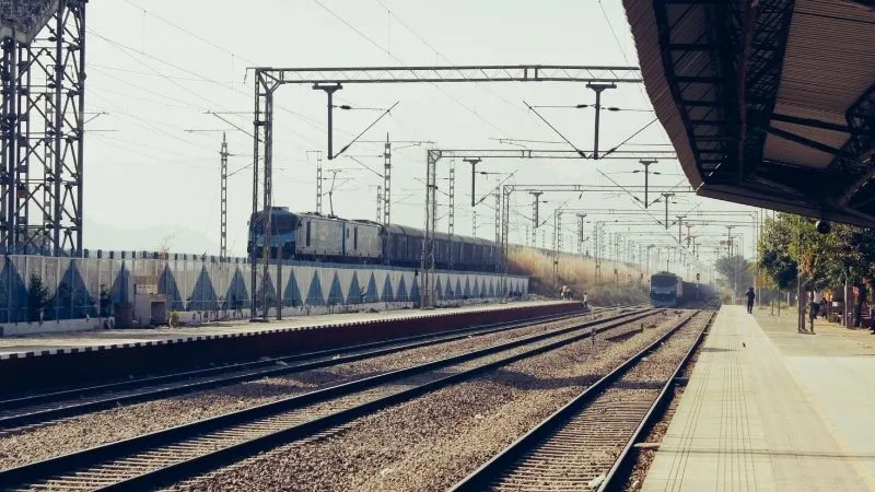 Train में गंदगी फैलाना पड़ेगा महंगा! रेलवे ने बढ़ाया जुर्माना, इन गलतियों पर भी होगी कार्रवाई