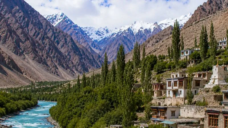 कभी पाकिस्तान के कब्जे में था भारत का यह खूबसूरत आखिरी गाँव, जानें इसकी दिलचस्प कहानी