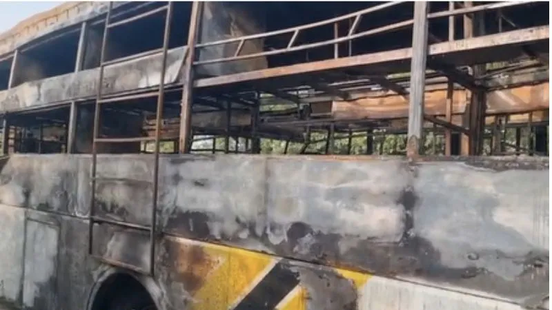 यमुना एक्सप्रेसवे पर धू-धू कर जली स्लीपर बस, 9 यात्रियों की मौत... CM योगी ने लिया संज्ञान, मुआवजे का ऐलान