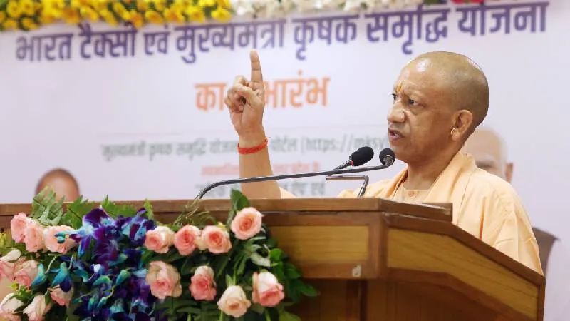 भारत टैक्सी की राह पर यूपी के गांवों में दौड़ेंगी बसें, युवाओं को मिलेगा रोजगार
