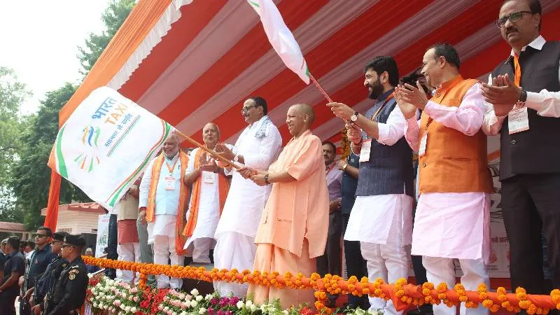 जीरो कमीशन पर चलेगी भारत टैक्सी, चालक को पांच लाख की सामाजिक सुरक्षा: CM योगी आदित्यनाथ