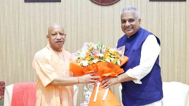 वायु प्रदूषण पर योगी सरकार का बड़ा फोकस, भूपेंद्र यादव के साथ बैठक में EV नीति और पुराने वाहनों पर की चर्चा
