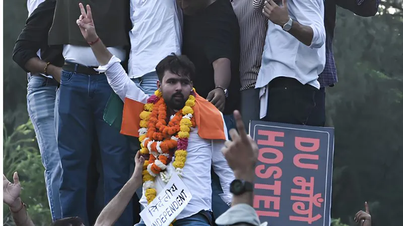 नंगे पैर किया प्रचार, नहीं लिया किसी दल का सहारा... कौन हैं दीपांशु शौकीन, जिन्होंने ABVP-NSUI को मात देकर जीता DUSU उपाध्यक्ष पद
