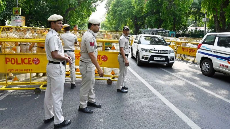 दिल्ली फिर शर्मसार… कालकाजी मंदिर गई नाबालिग के साथ हैवानियत, आरोपियों ने खुद को बताया था पुलिसकर्मी, एक अरेस्ट